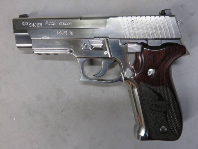 【東京マルイ】SIG SAUER P226R クロームステンレス・アルタモント グリップ 他 カスタム