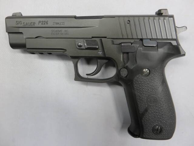 【KSC】P226R HW SYSTEM7 HOGUE ラバーグリップ標準装備