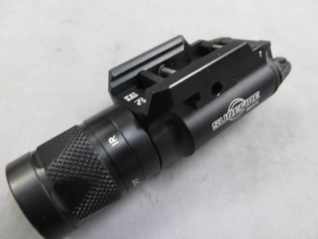 実物 SUREFIRE ウェポンライト SUREFIRE】X300V-B ウエポンライト(実物)