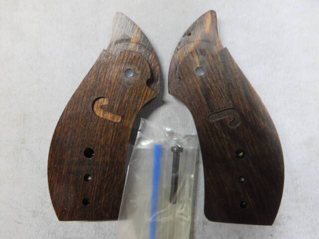 【アルタモント】S&W Jフレーム サービスサイズ メダリオン付 チェッカー