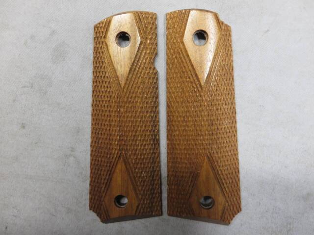 【不明】1911 フルサイズ ダイヤチェッカー グリップ