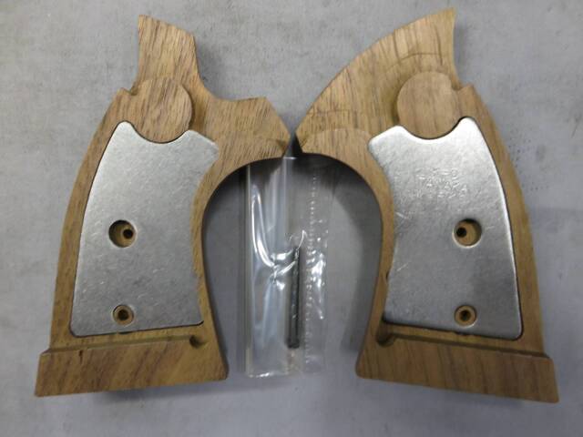 【タナカ】S&W Kフレーム オーバーサイズ（スクエアバット） ウォールナットチェッカー +Weight