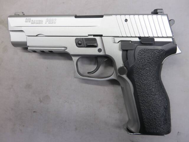【東京マルイ】SIG SAUER P226 E2 ステンレスモデル