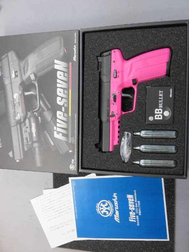 マルシン　FN 5−7 ファイブセブン　V2 SHOCK PINK　CO2 マルシン】FN Five-seveN 6mmBB CO2 V2 SHOCKPINK・ファイブセブン