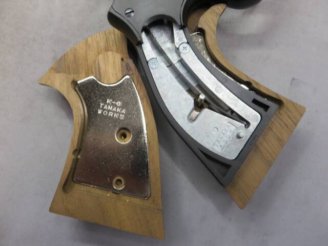 【タナカ】S&W M19 コンバットマグナム 4in HW Ver.3 +Weight ウォールナットグリップ   モデルガン