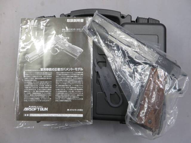 【ウエスタンアームズ】コルト ガバメント M1911A1ミリタリーモデル・木製グリップ（ブラスト＆ソリッドフィニッシュ）