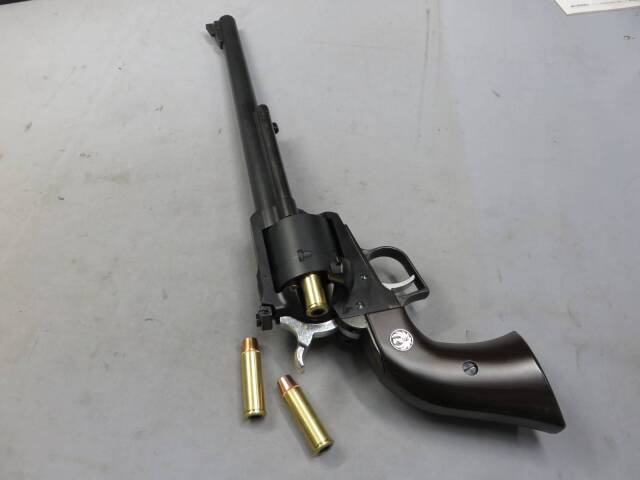 【マルシン】スーパーブラックホーク 10.5in マットブラック プラグリップ仕様 6mmBB リアルXカートリッジ