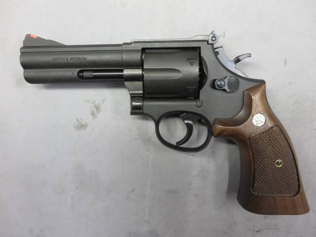【マルシン】S&W M586 4in ブラック HW ハーフチェッカー木製グリップ　 モデルガン