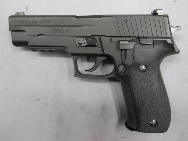 【KSC】P226R HW SYSTEM7 HOGUE ラバーグリップ標準装備