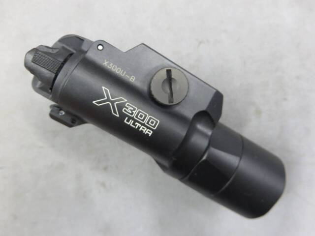 【SUREFIRE】X300U-B ウエポンライト（実物）