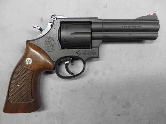 【マルシン】S&W M586 4in ブラック HW ハーフチェッカー木製グリップ　 モデルガン