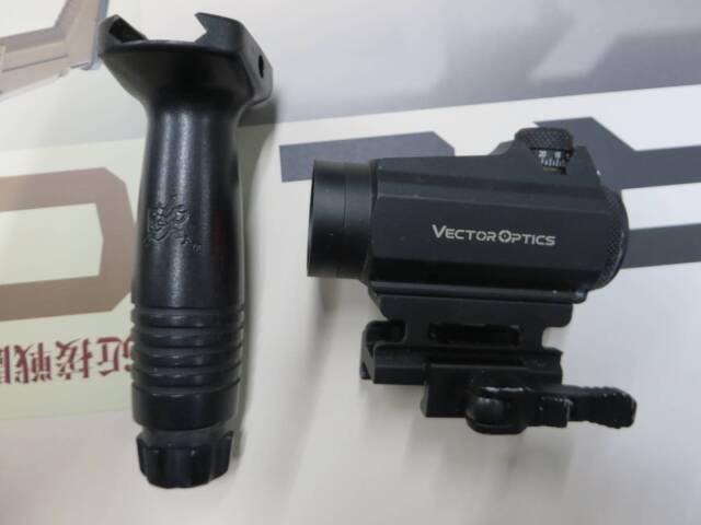 【東京マルイ】SCAR-L CQC FDE 次世代電動ガン・ダットサイト・フォアグリップ