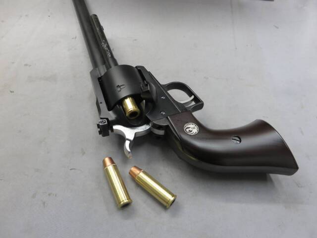 【マルシン】スーパーブラックホーク 10.5in マットブラック プラグリップ仕様 6mmBB リアルXカートリッジ