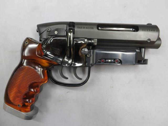 【エルフィンナイツプロジェクト】高木型弐0壱九式爆砕拳銃・M2019ブラスター モデルガン