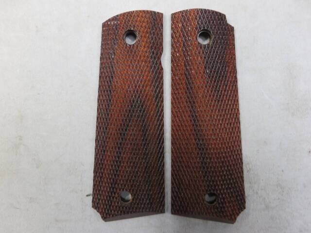 【不明】M1911 フルサイズ フルチェッカー  グリップ
