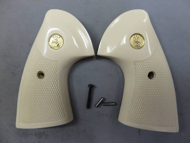 【アルタモント】コルト パイソン 2020ターゲット Bonded Ivory チェッカー W/Gold メダリオン