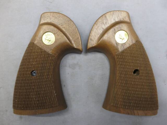 【タナカ】パイソン アメリカンウォールナット オーバーサイズ チェッカー グリップ