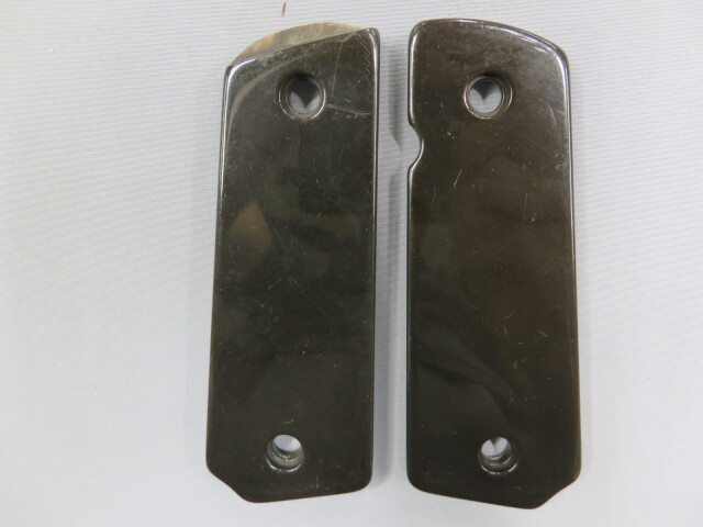 【不明】ガバメント フルサイズ　コルト メダリオン付き グリップ