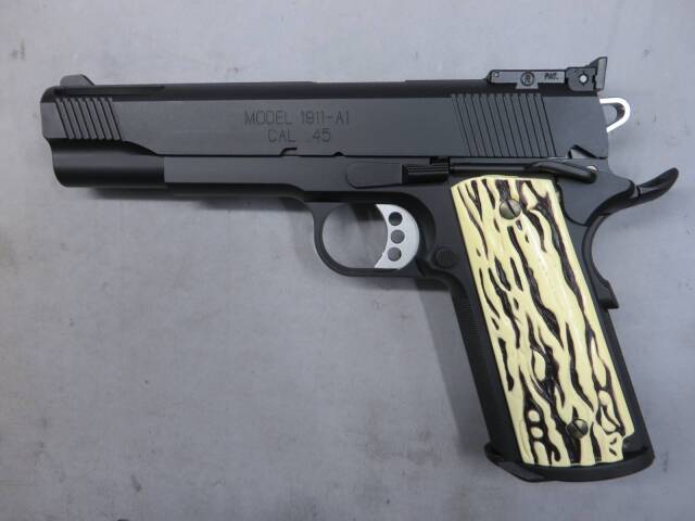 【ウエスタンアームズ】V12ローデットターゲット オールブラック・スタッグホーン フェイク グリップ