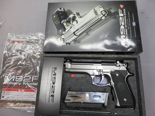 【東京マルイ】M92F クロームステンレス。ベレッタ刻印グリップ