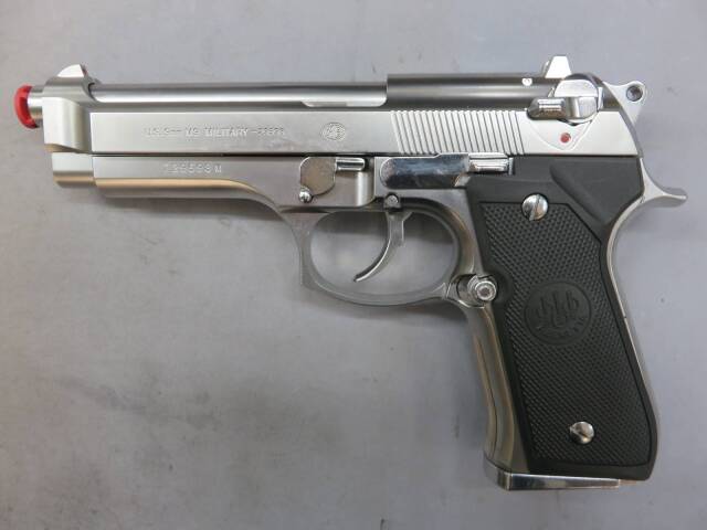 【東京マルイ】M92F クロームステンレス・ベレッタ刻印グリップ