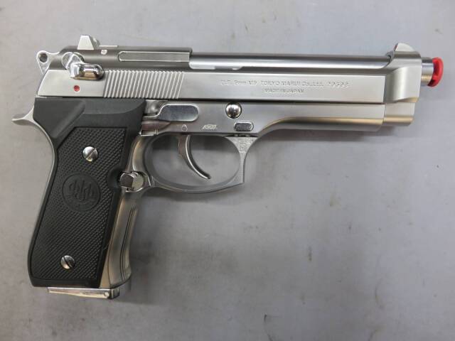 【東京マルイ】M92F クロームステンレス。ベレッタ刻印グリップ
