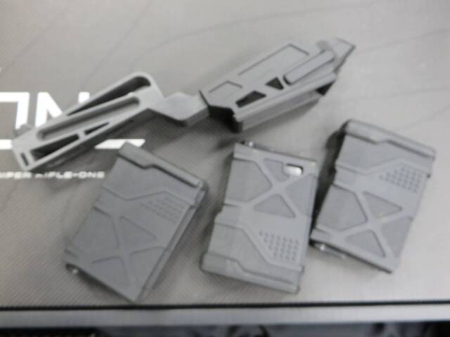 東京マルイ】VSR-ONE・M4 マガジンアダプター・70連ショートマガジン3個