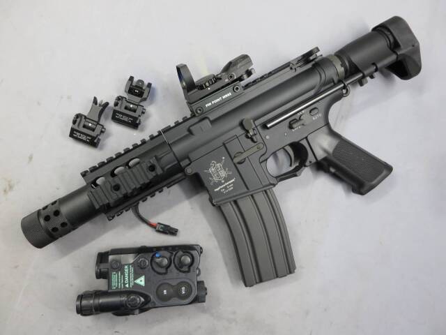 【VFC】 M4 ES Stinger・ダットサイト・バッテリーケース・サイト　電動ガン