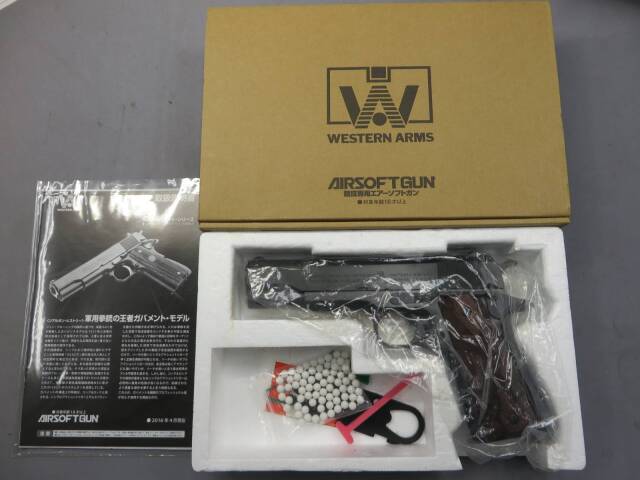 【ウエスタンアームズ】コルト ガバメント M1911A1ミリタリーモデル・木製グリップ（ブラスト＆ソリッドフィニッシュ）