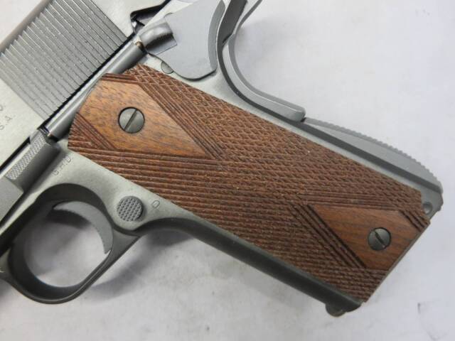 【ウエスタンアームズ】コルト ガバメント M1911A1ミリタリーモデル・木製グリップ（ブラスト＆ソリッドフィニッシュ）