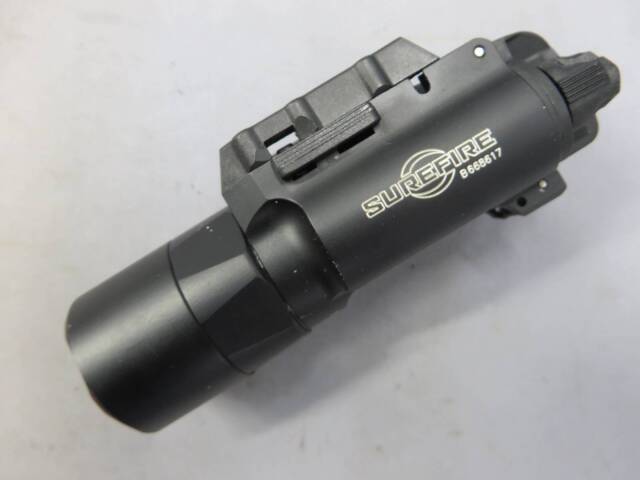 【SUREFIRE】X300U-A ウエポンライト（実物）