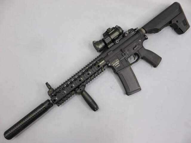 【KSC】センチュリオンCM4 ERG / ダットサイト・フォアグリップ・バッテリー・充電器・ガンケース リコイル電動ガン