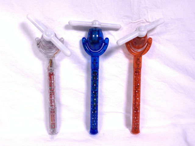 通販 縁日のおもちゃ 光る 光るクルクル風車 土屋商店 夏祭りには欠かせない光るおもちゃ ４２円の激安価格より１個から卸価格にて販売中