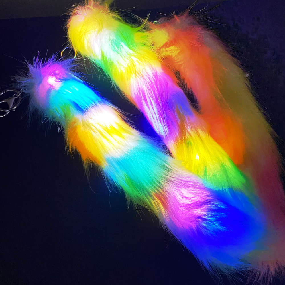 光る もふふ～しっぽチャーム   光るしっぽはチャーム付き おしゃれでかわいい