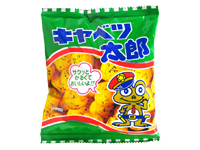 キャベツ太郎20円という安さが駄菓子の良さです ころころと丸く 子供が好きなソース味スナック。なんと青のりがまぶしてあります