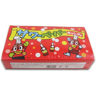 定番のコーラ味　平べったいグミのような長く　やわらかいコーラキャンディー