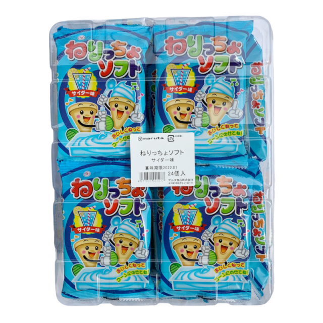 あら！不思議 ふわふわのクリームの出来上がり♪三角帽子のコーンをスプーンでソフトクリーム風に盛り付け