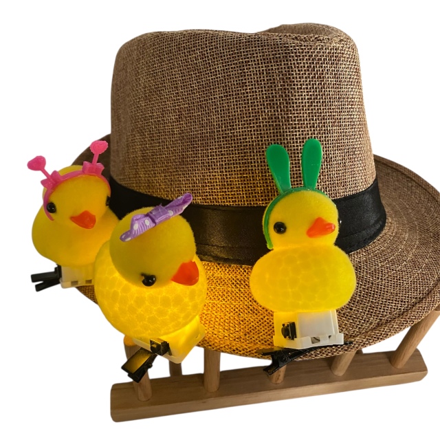 光るアヒルクリップ　横のボタンを押すとピカッと光り、ピカピカと点滅