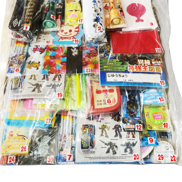 くじ引き /umbroペンポーチ当 ８０付　アンブロのポーチ。男の子に人気です。１回５０円でできるくじ引き