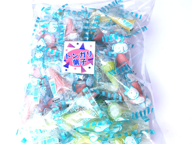 トンガリかし　昔懐かしい　三角帽子の砂糖菓子です