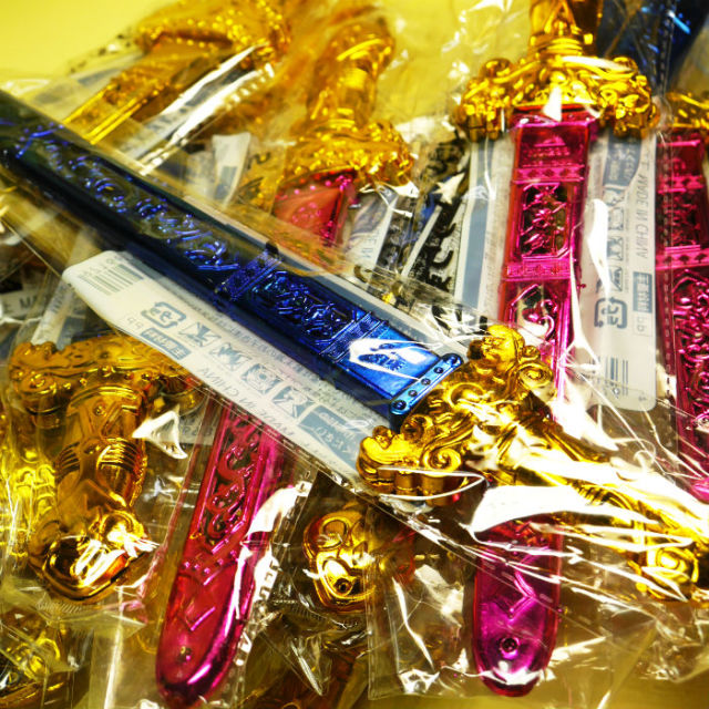 おもちゃのサーベル　キラキラのサーベル剣　メタリックソード　佐塚商店