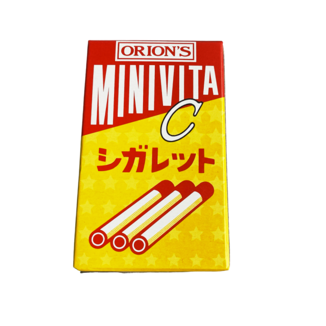 ミニビタCシガレット　タバコを連想させるム加地ながらの駄菓子のロングセラー