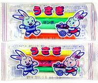 うさぎマンボやわらかいラムネが細いチューブの中に詰まっているような・・・そんな感じの駄菓子です