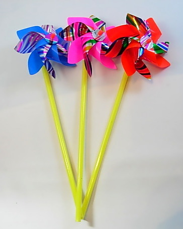 かざぐるま　６０入り　赤・青・ピンク３色のかざぐるまで塩化ビニール製