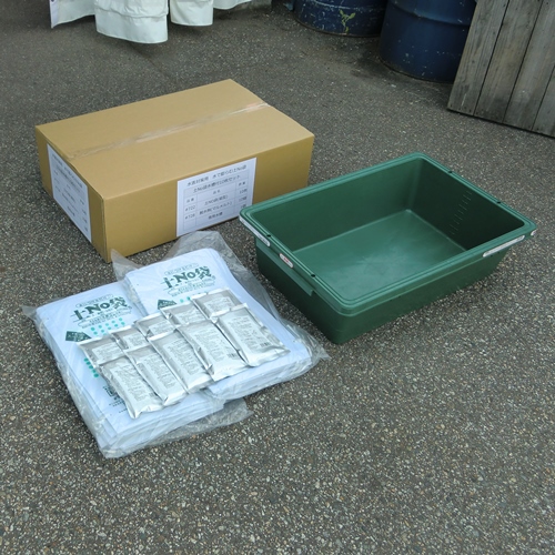 【土NO袋 ＃722-T10 箱型 専用水槽付 10枚セット】水でふくらむ土のう袋 専用水槽付き 箱型  緊急用土嚢袋 都市型水害安全対策に