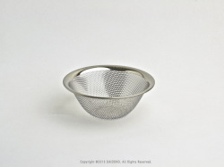 柳宗理のパンチングストレーナー