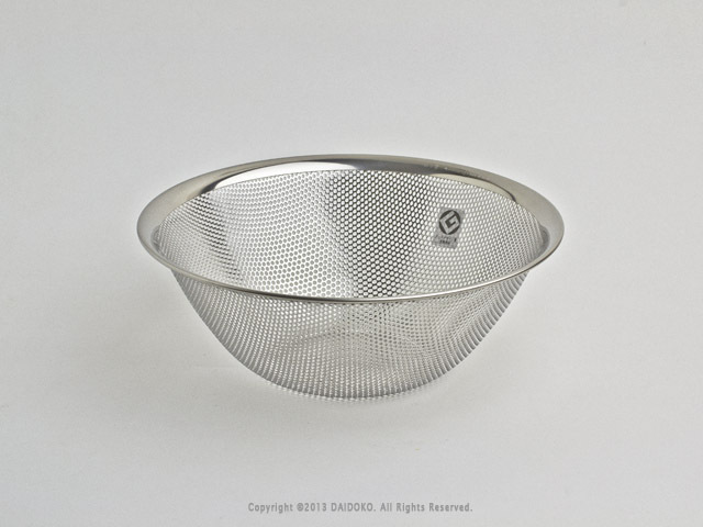 柳宗理（ヤナギ ソウリ） パンチングストレーナー23cm（ステンレス製の
