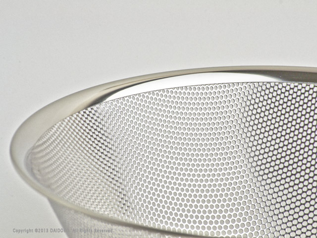 柳宗理（ヤナギ ソウリ） パンチングストレーナー16cm（ステンレス製の