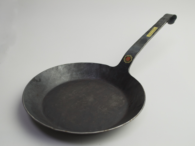 ドイツのTURK(ターク)の鉄フライパン 24