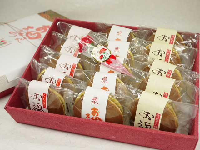 【母の日】ふっくらとした生地の中に丹精込めて炊き上げたあんが絶妙です お福　15個入り　(小豆5個、栗5個、こしあん5個）